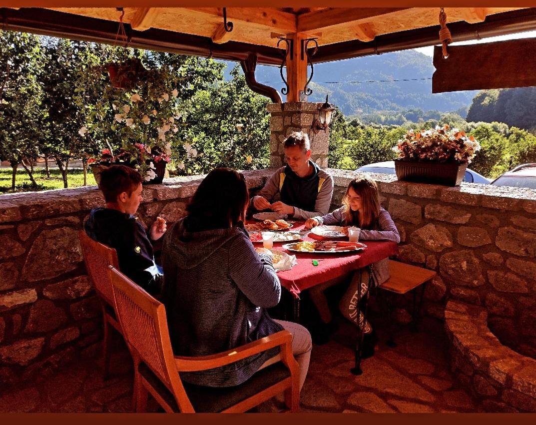 Holiday bungalows&restaurant Plav Bagian luar foto